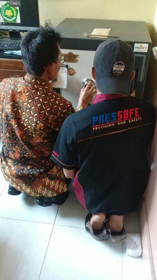 Cara merawat brankas dengan awet