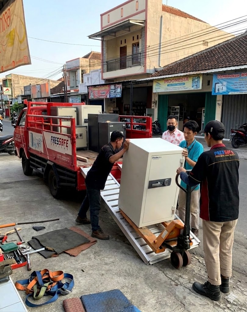 Jasa pindah brankas segala macam merk