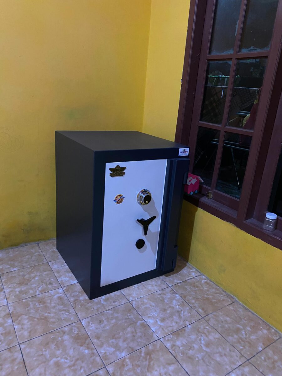 Toko jual brankas besi